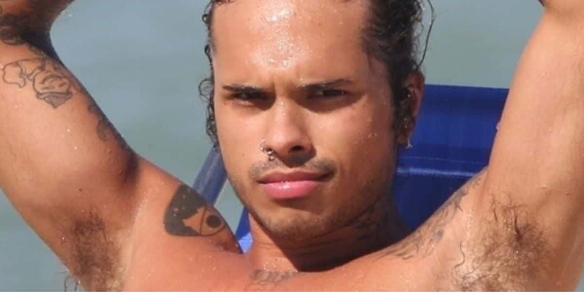 Vitão curtindo em praia - Foto Reprodução Internet