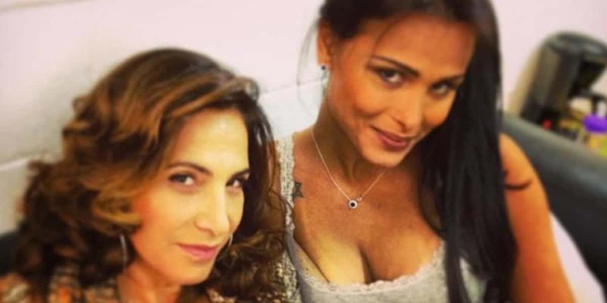 Totia Meireles e Patrícia Araújo, nos bastidores da Globo (Foto: Reprodução)