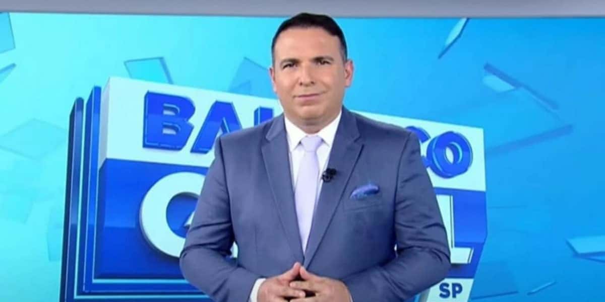 Reinaldo Gottino é apresentador do Balanço Geral - Foto: Reprodução/Record