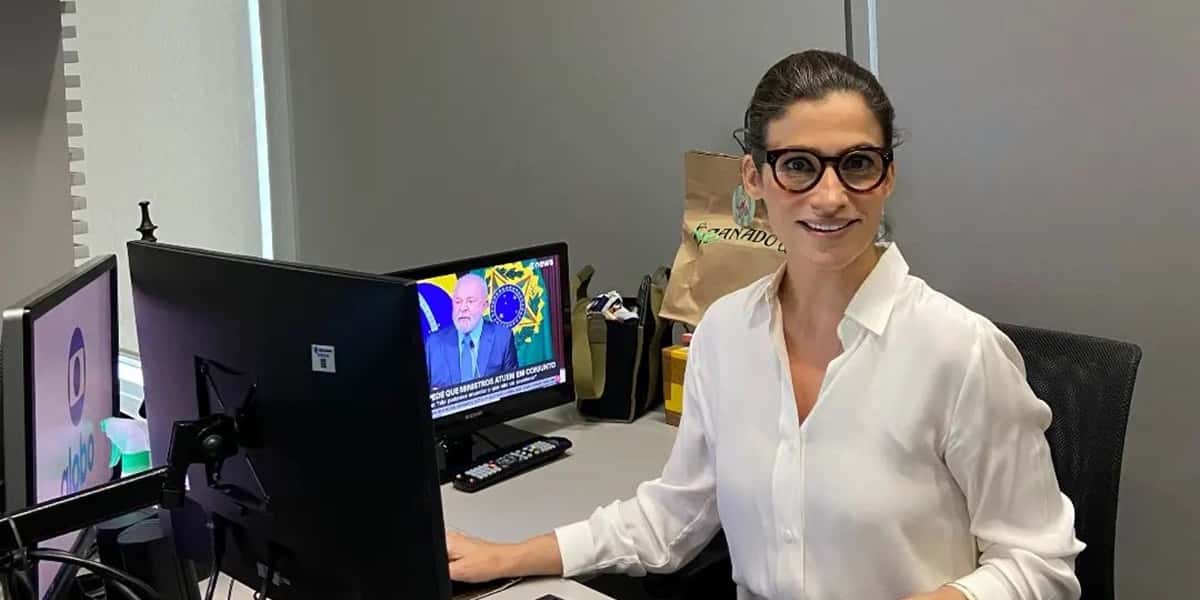 Renata Vasconcellos está de volta à redação do JN (Foto: Reprodução / Instagram)