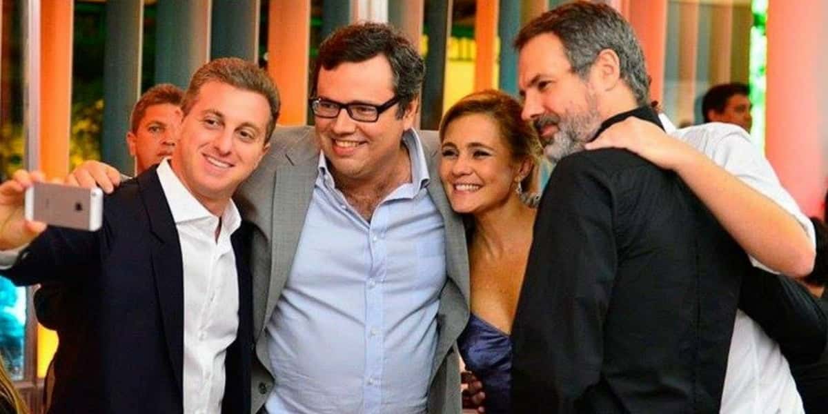 Luciano Huck, João Emanuel Carneiro, Adriana Esteves e Ricardo Waddington (Foto: Fábio Cordeiro/Revista Quem)
