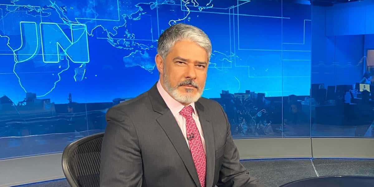 William Bonner ao vivo no Jornal Nacional (Foto: Reprodução)