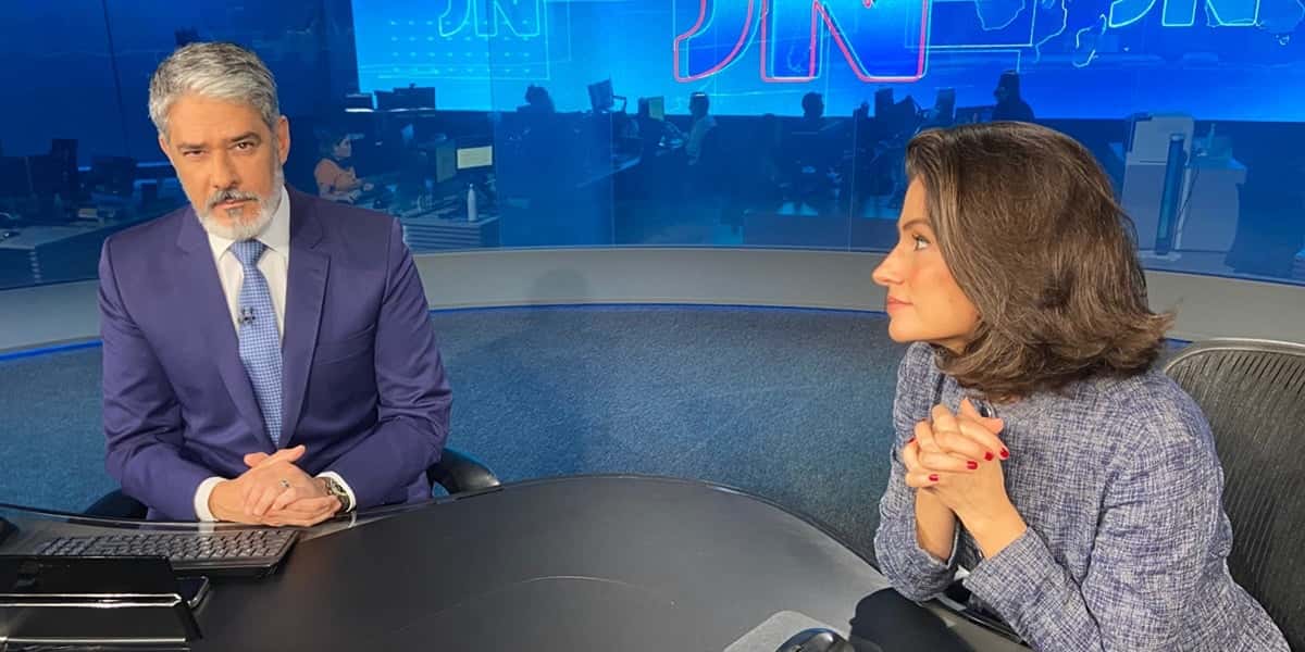 William Bonner e Renata Vasconcellos na bancada do Jornal Nacional (Foto: Divulgação / TV Globo)
