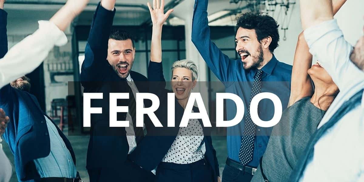 Pessoas comemorando a notícia de novo feriado - Foto Reprodução Internet