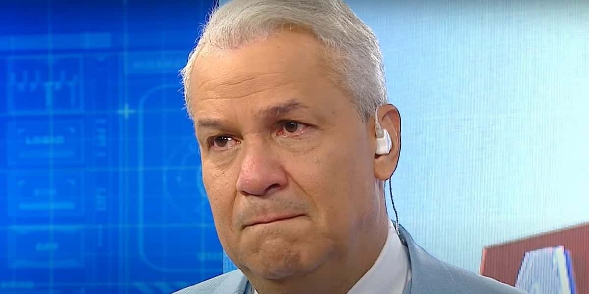 Sikêra Júnior chorou na abertura do novo Alerta (Foto: Reprodução / TV A Crítica)