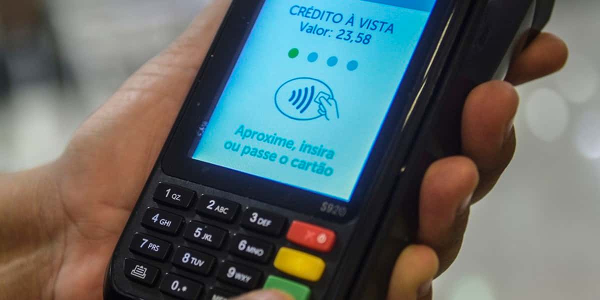 Rotativo do cartão de crédito tem preocupado brasileiros (Foto: Reprodução)