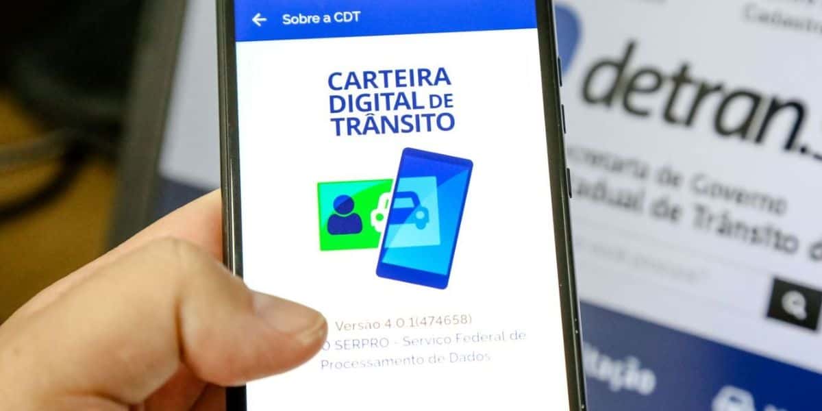 A Carteira Digital de Trânsito, a CDT em celular - Foto Reprodução Internet