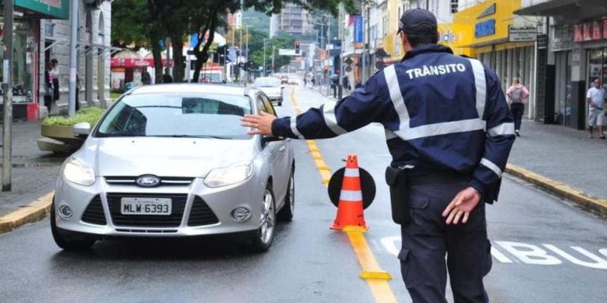 Lei de trânsito sofreu mudanças - Foto Reprodução Internet