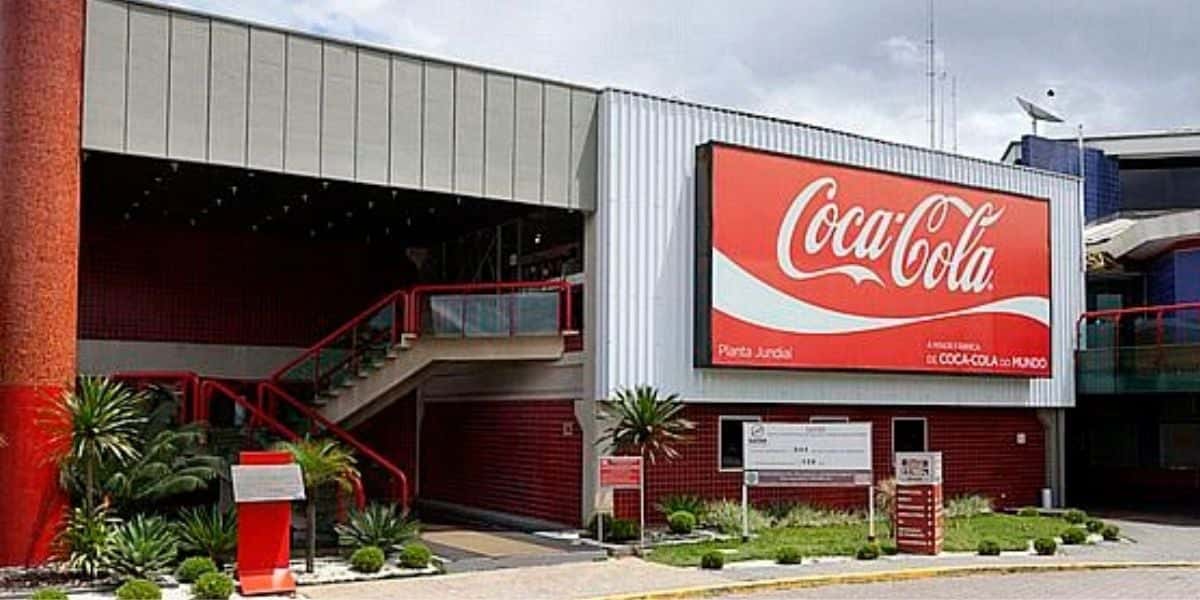 Baixou as calças: Cola Cola comprou refrigerante brasileiro após não conseguir superar rival - Foto Reprodução Internet