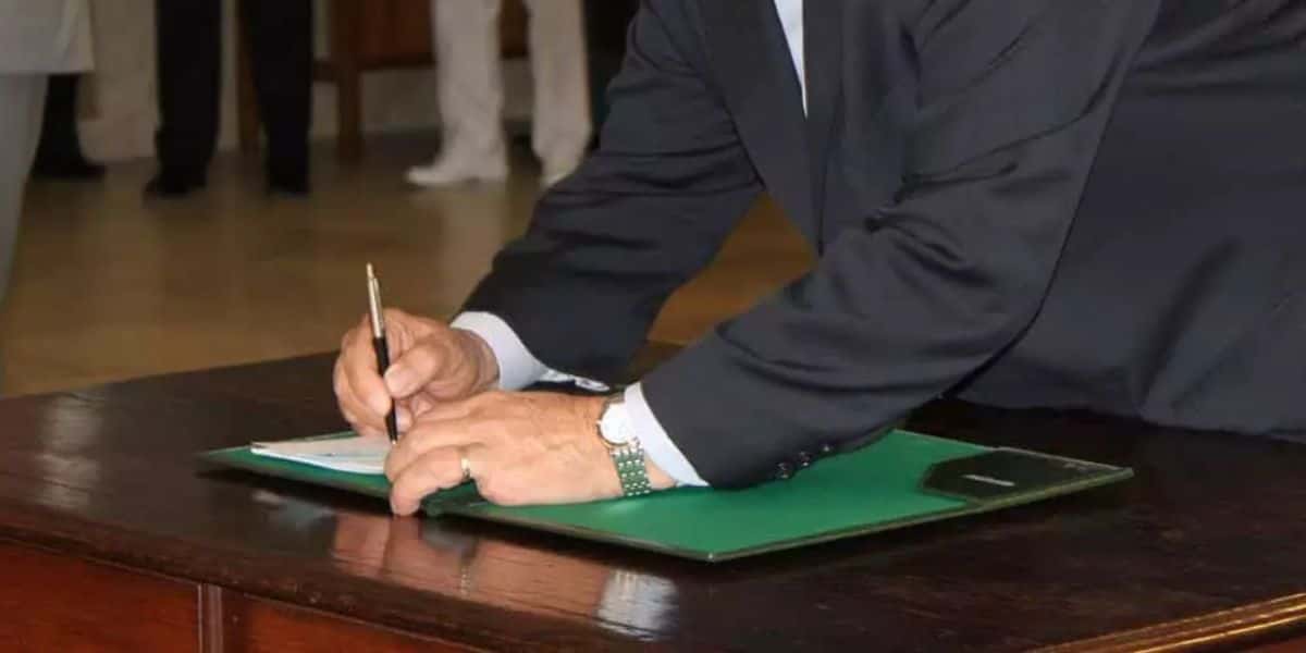 Lula sanciona lei que proibe vínculo empregatício entre igreja e religiosos - Foto Reprodução Internet