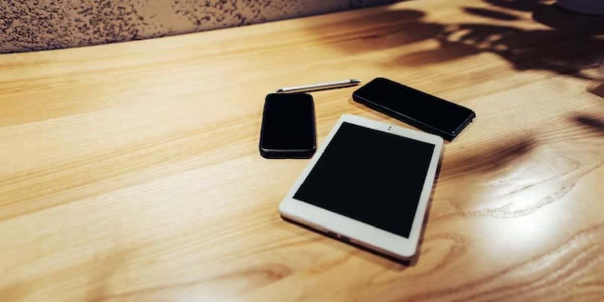 Simples atitudes podem colocar o seu celular em risco - Foto Reprodução Internet