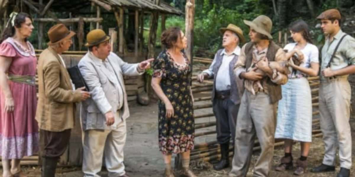 Elenco de Êta Mundo Bom durante as gravações (Reprodução: Globo)