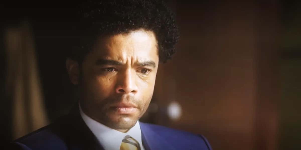 Orlando ficará perplexo com o "ataque da cobra" em Amor Perfeito (Foto: Reprodução/Globo)
