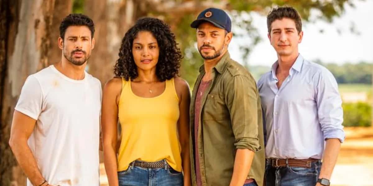 Protagonista de Terra e Paixão namora um homem e poucos sabem (Foto: Reprodução)