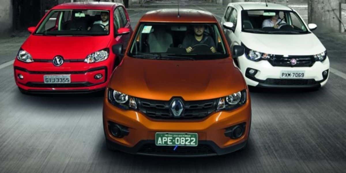 Carros populares lado a lado - Foto Reprodução Internet