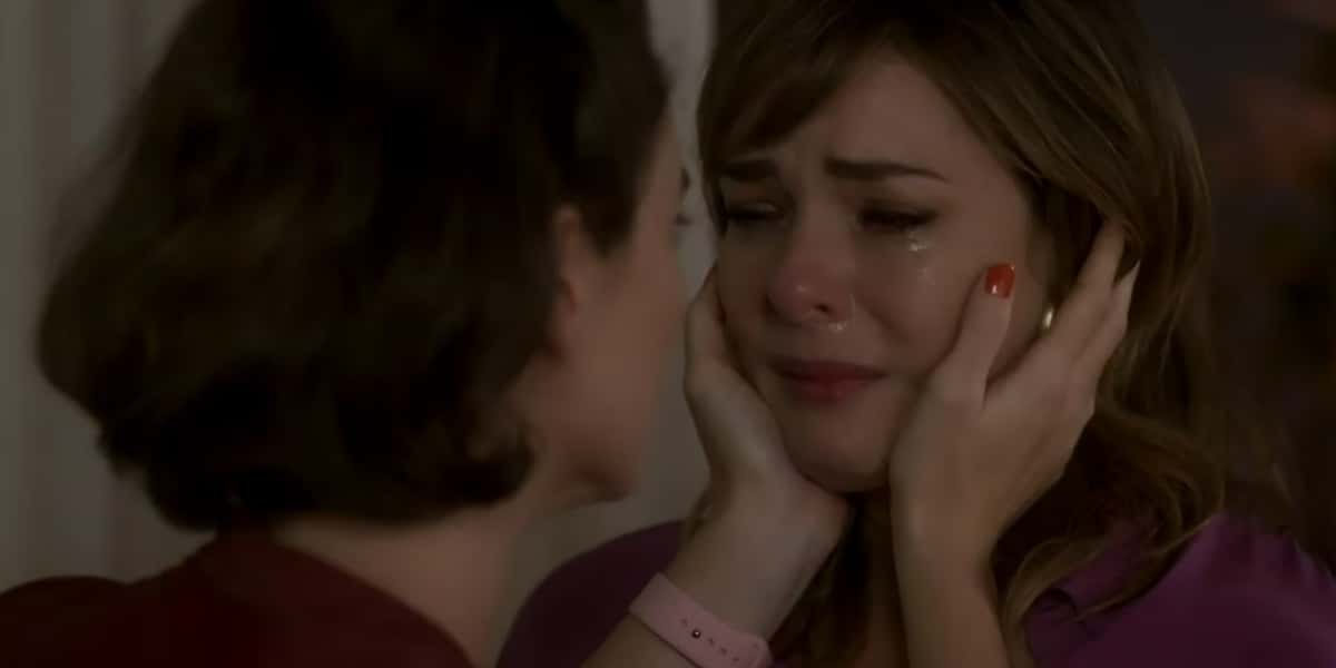 Diretor corta cenas de beijo lésbico em "Vai na Fé" (Foto: Reprodução/TV Globo)