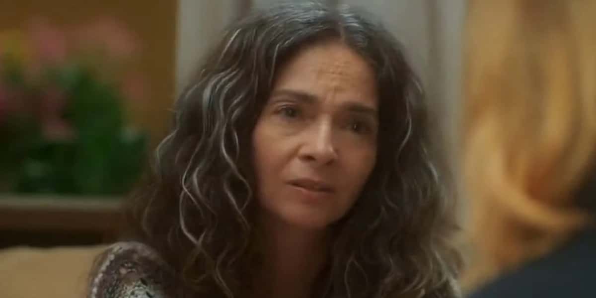 Dora (Claudia Ohana) em Vai Na Fé. (Foto: Reprodução/TV Globo)
