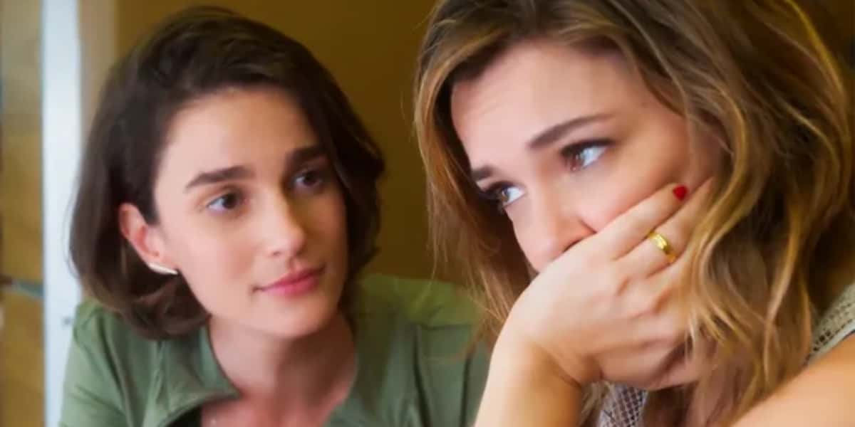 Helena (Priscila Sztejnman) ficará com raiva de falas de Clara (Regiane Alves) em "Vai na Fé" (Foto: Reprodução/TV Globo)