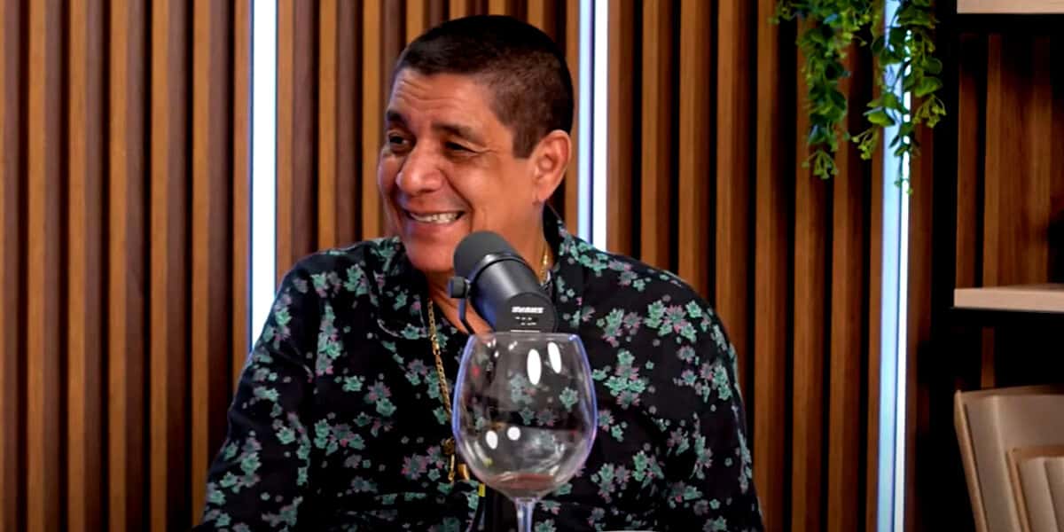 Zeca Pagodinho, durante sua participação no podcast "Quem Pod Pode", em 2022 (Foto Reprodução/Youtube