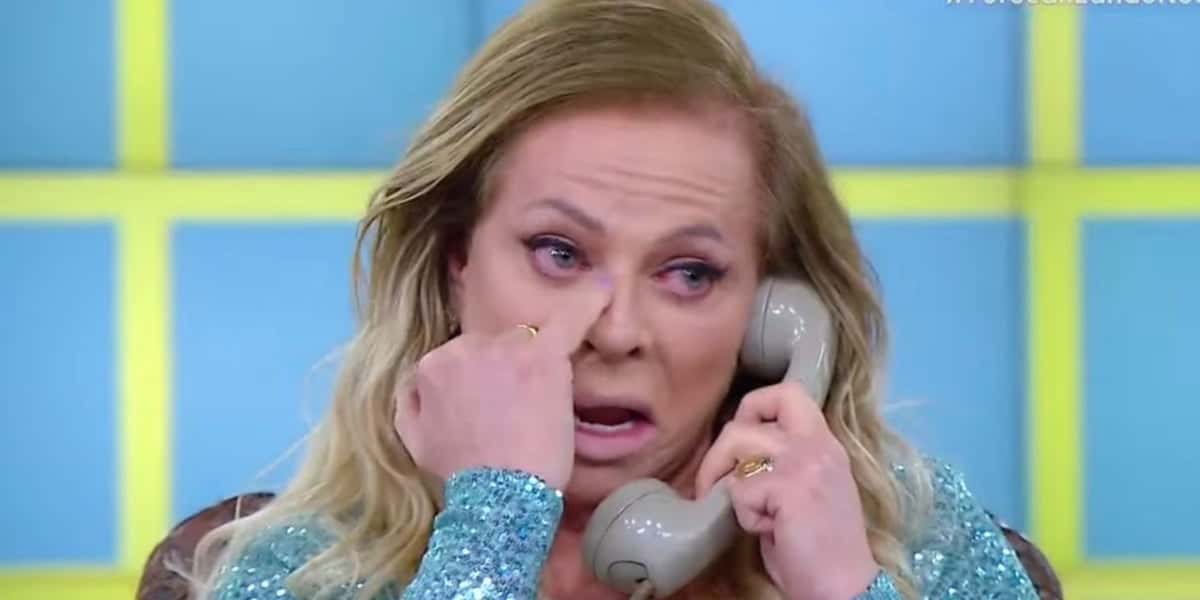 Christina Rocha se emocionou no "Fofocalizando" (Foto: Reprodução/SBT)