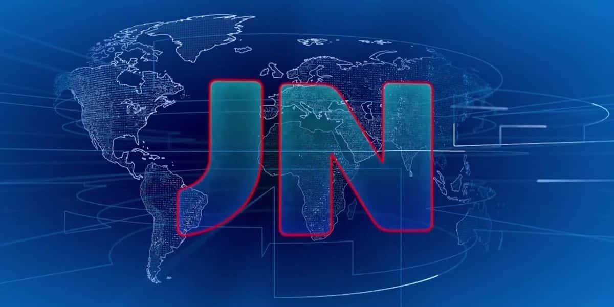 O Jornal Nacional entrou ao vivo com notícia da morte de atriz (Foto: Reprodução / TV Globo)