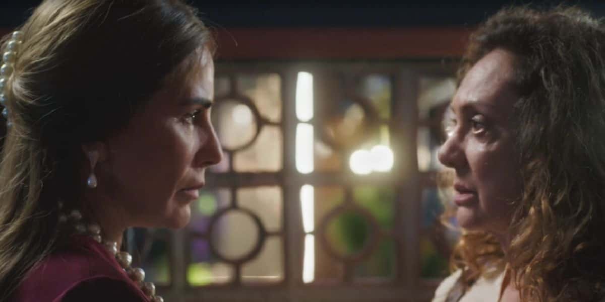 Irene (Gloria Pires) será envenenada por Agatha (Eliane Giardini) em "Terra e Paixão" (Foto: Reprodução/TV Globo)