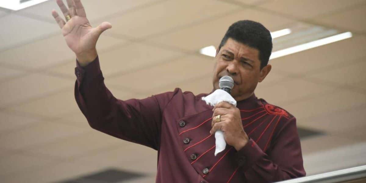 http://tvfoco.uai.com.br/wp-content/uploads/2015/05/Daniela-Mercury.jpg