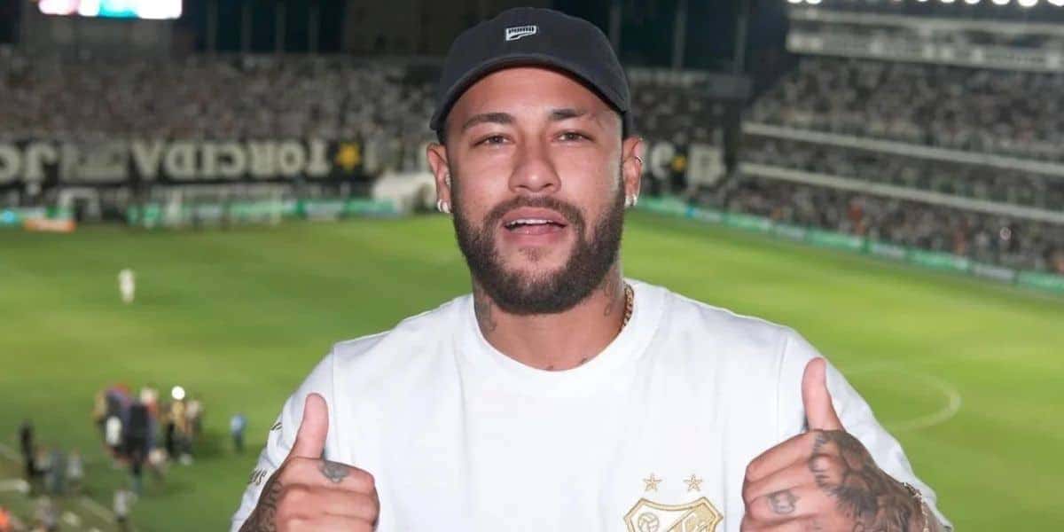 O atacante foi assistir o clássico contra o Corinthians no Paulistão (Reprodução: Internet)