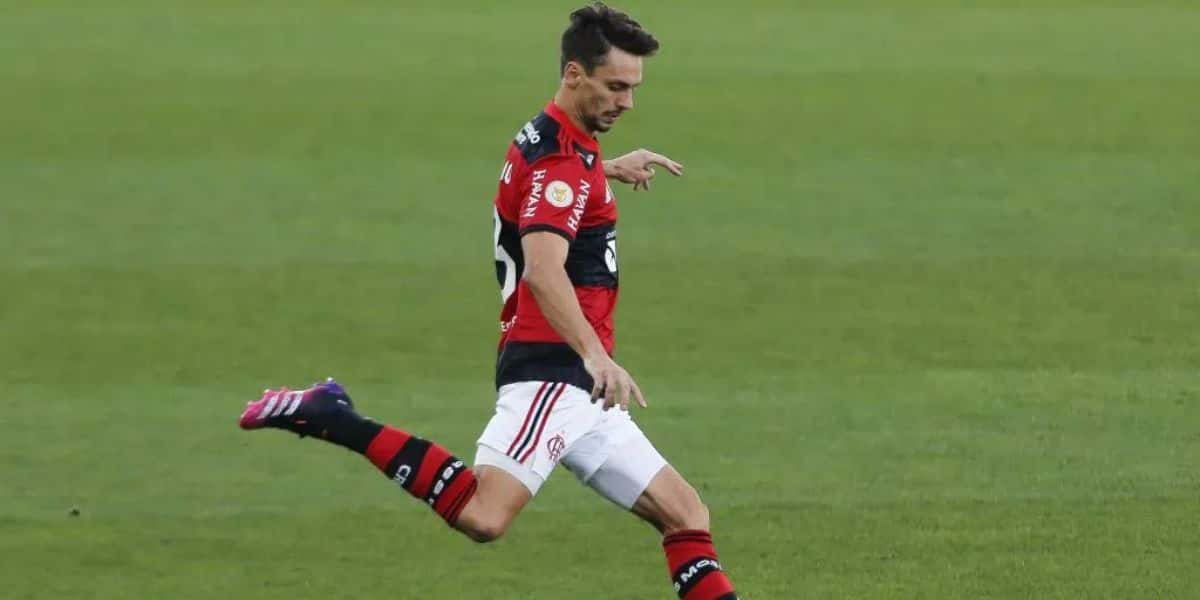 Rodrigo caio no clássico diante do Fluminense - Photo by Miguel Schincariol/Getty Images