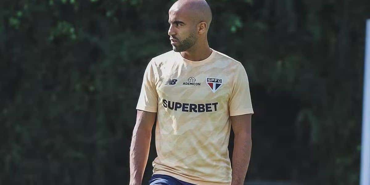 Lucas Moura já voltou aos treinos (Foto: Rubens Chiri/saopaulofc)