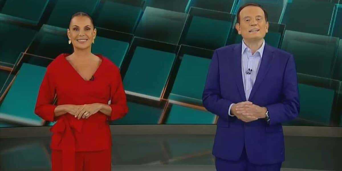 Carolina Ferraz e Roberto Cabrini no Domingo Espetacular em (Foto: Reprodução/ Record TV)