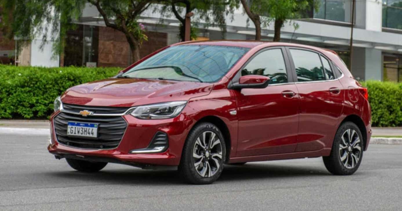 Chevrolet Onix sofre queda para gigante da Fiat (Foto: Divulgação)