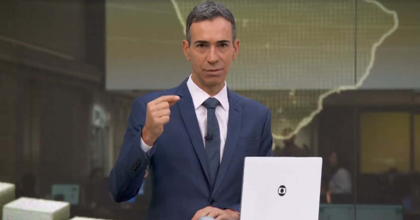 César Tralli no comando do Jornal Hoje (Foto: Reprodução / Globo)