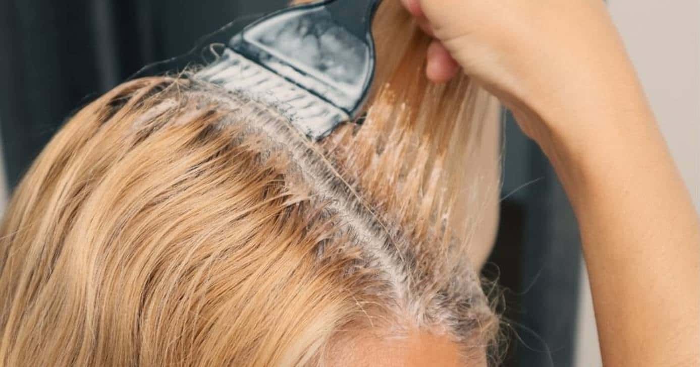Misturinha com 3 ingredientes cobre o cabelo branco em 30 minutos (Foto: Reprodução/Internet)