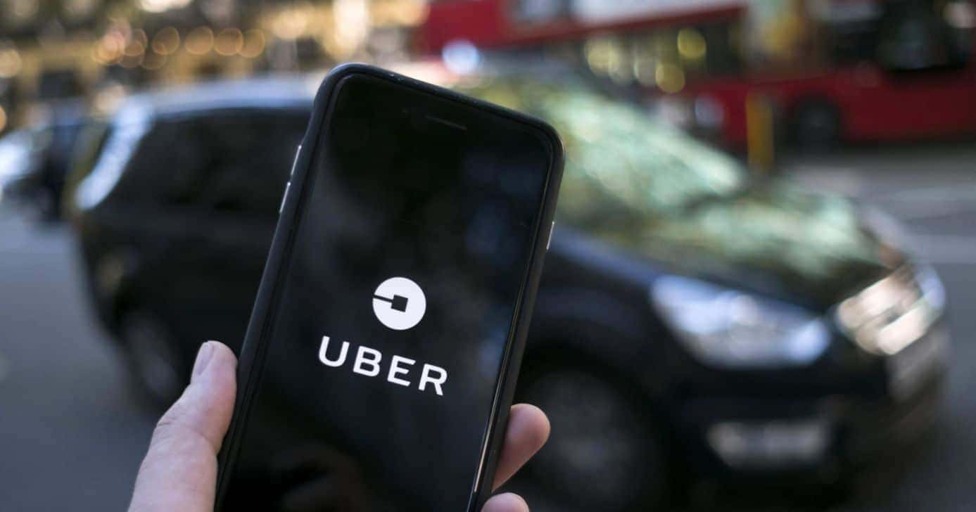 Aplicativo Uber e carro (Foto: Reprodução / Internet)