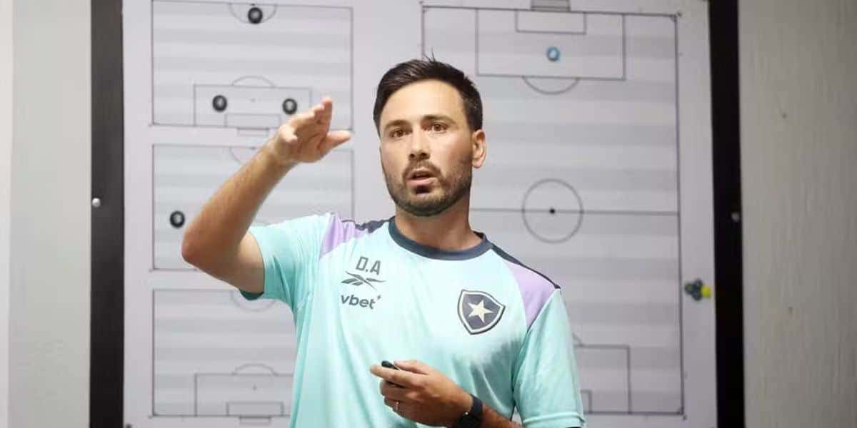Davide Ancelotti dá adeus para craque do Botafogo (Reprodução: Vitor Silva)
