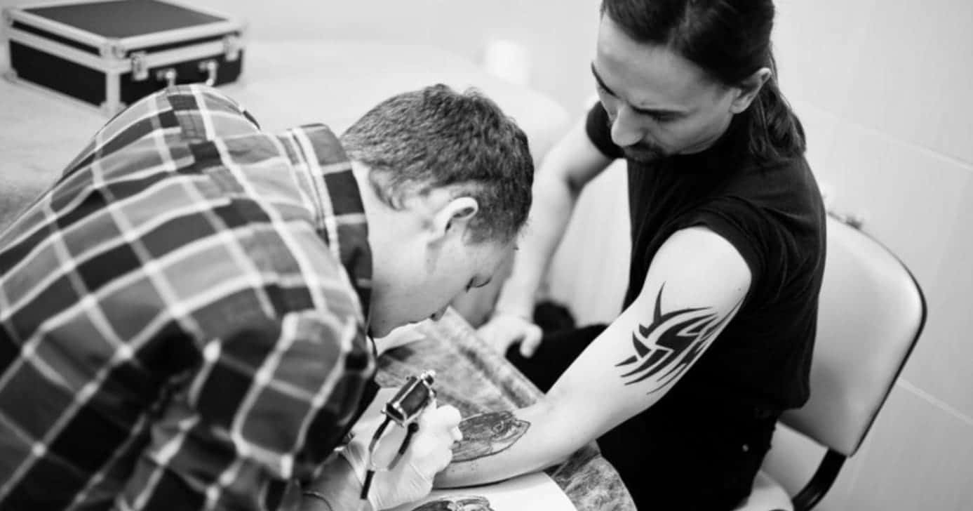 Cuidados especiais com a tatuagem (Foto: Reprodução/ Internet)