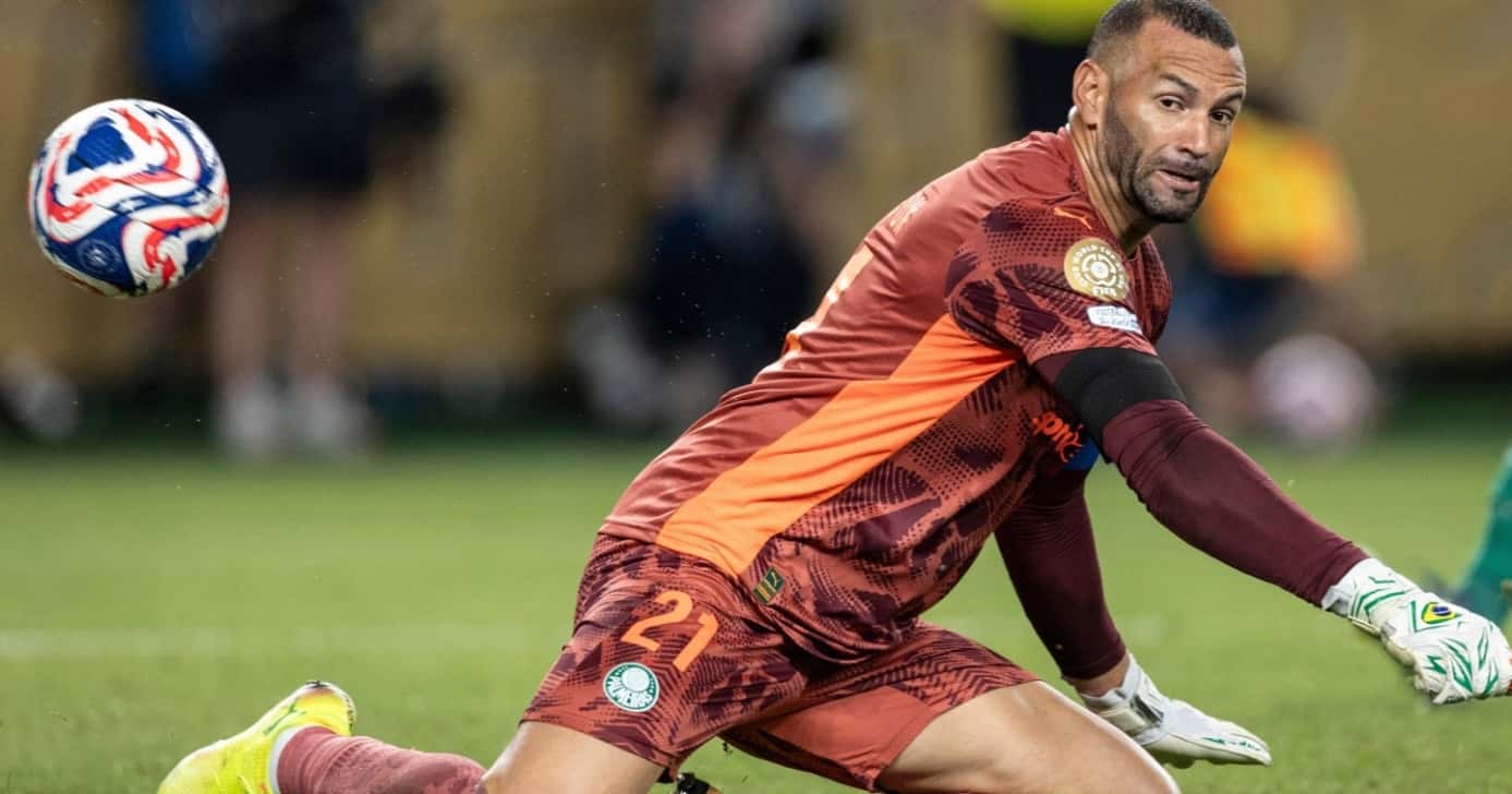 Weverton no gol sofrido contra o Chelsea Reprodução: AFP)