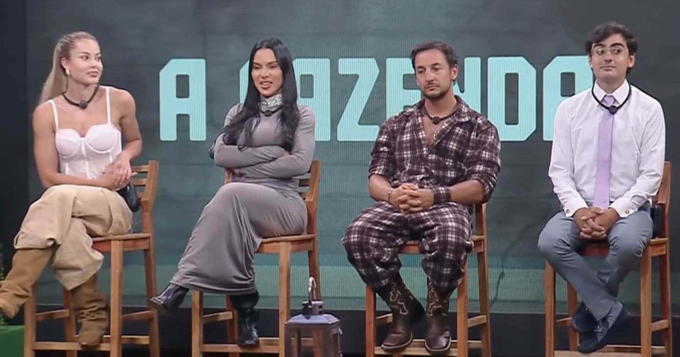 Saory Cardoso, Tamires Assis, Luiz Otávio Mesquita e Dudu Camargo em A Fazenda 17 (Foto: Reprodução / Record)