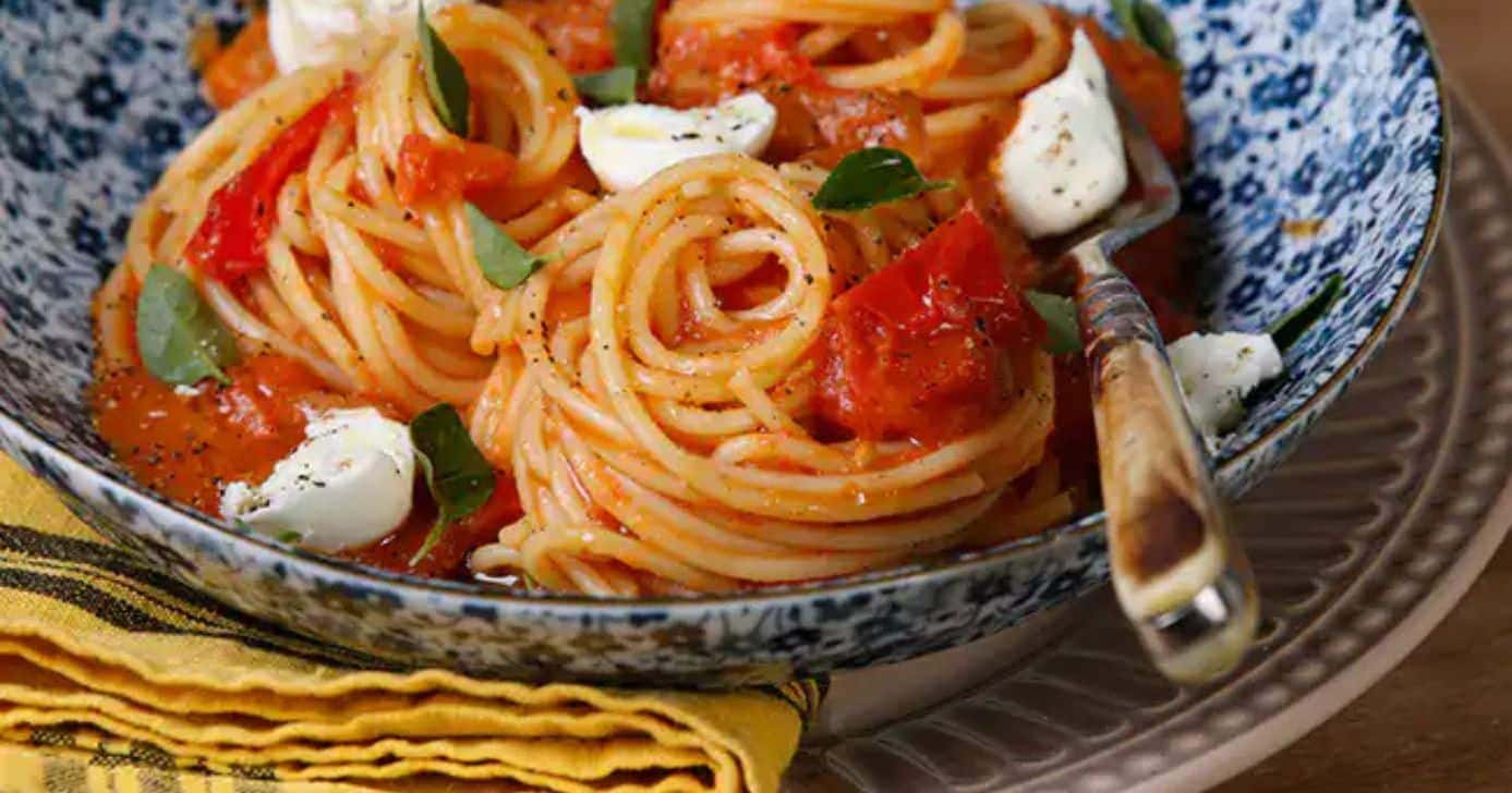 Molho delicioso para macarrão com pimentões assados - Foto: Montagem