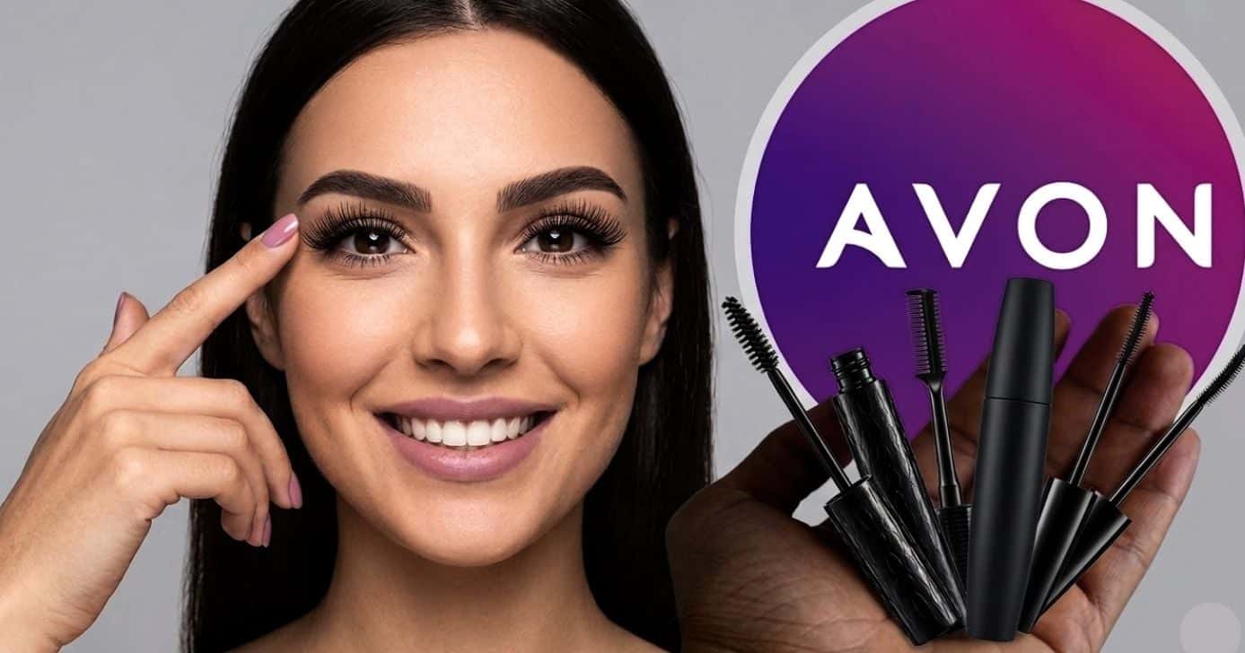 Maquiagem da Avon com modelo sorridente/ Logo da Avon (Foto Reprodução/Montagem/Lennita/TV Foco/Canva/GMN)