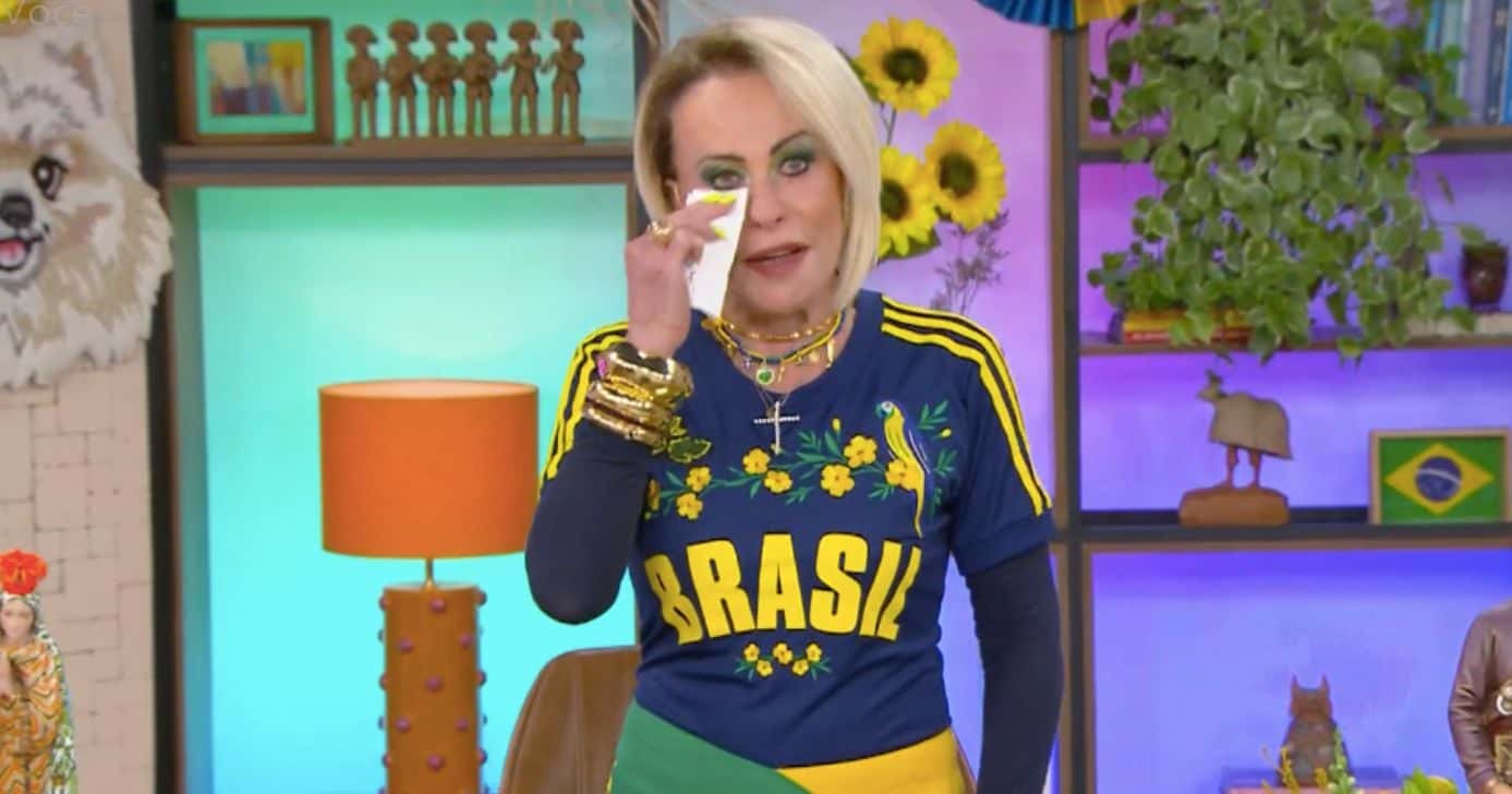 Ana Maria seca as lágrimas no Mais Você (Foto: Reprodução / Globo)