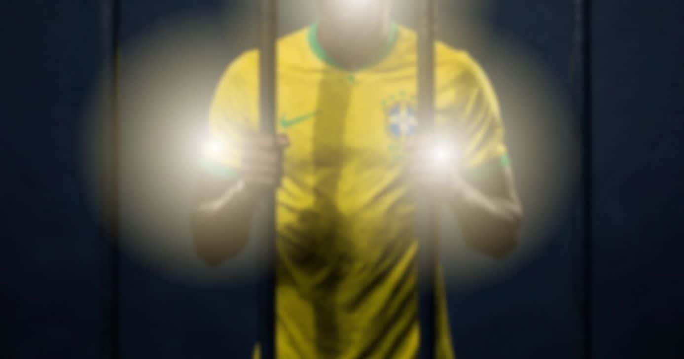 Ilustração de ex-jogador da Seleção Brasileira preso (Foto: Reprodução / Canva / Montagem TV Foco)