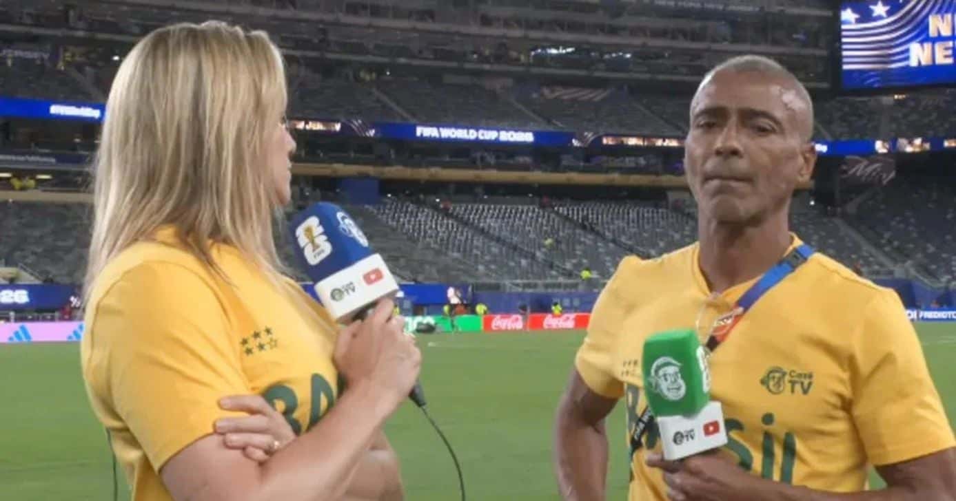Fernanda Gentil e Romário durante transmissão da Cazé TV (Foto: Reprodução/ Internet)