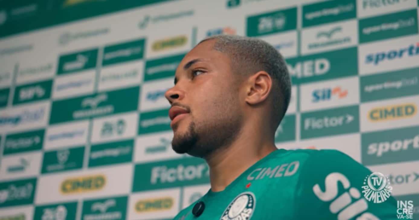 Vitor Roque em processo de transição (Foto: Palmeiras TV)