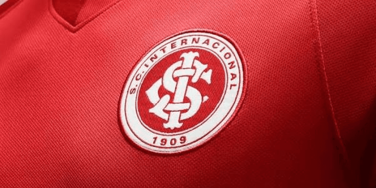 Escudo na blusa do Internacional (Foto: Reprodução/Internet)