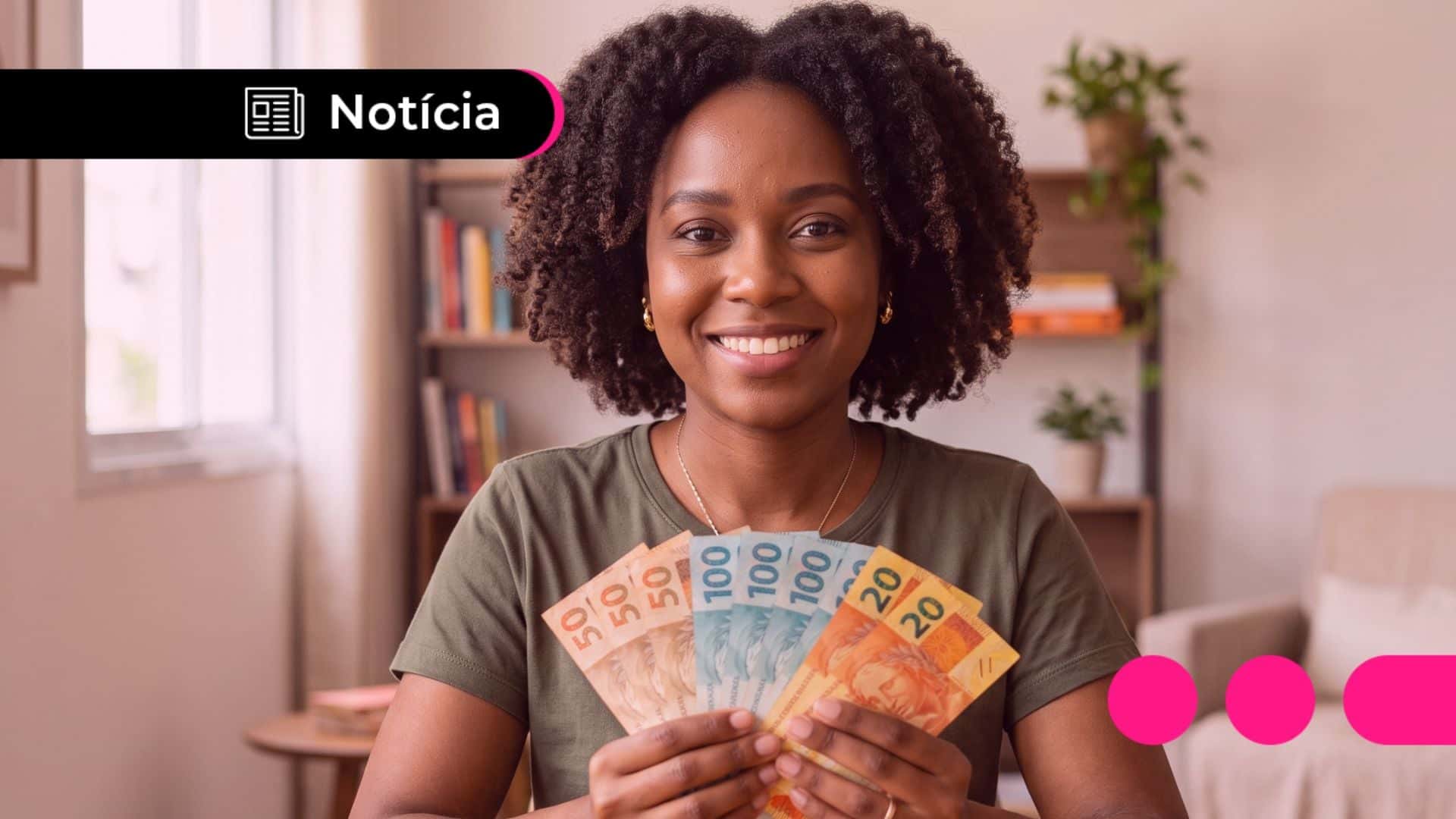 Mulher com dinheiro esquecido do PIS/Pasep (Foto de reprodução MeuTudo)