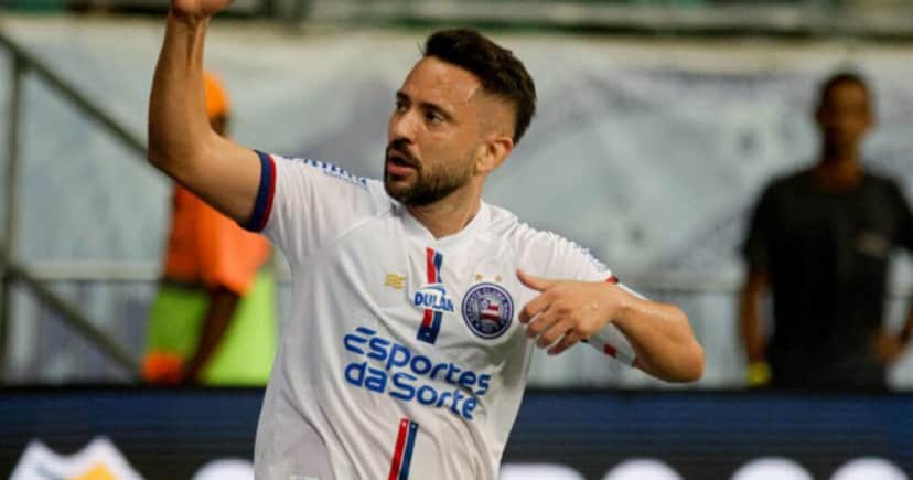 Everton Ribeiro com a camisa do Bahia (Foto: Tiago Caldas/ EC Bahia) Everton Ribeiro com a camisa do Bahia (Foto: Tiago Caldas/ EC Bahia)