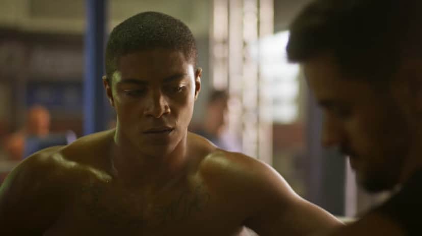 Marlon no olho do furacão: Leva Jussara à emergência e acaba derrubado em pancadaria (Foto: Reprodução/ TV Globo) Marlon no olho do furacão: Leva Jussara à emergência e acaba derrubado em pancadaria (Foto: Reprodução/ TV Globo)