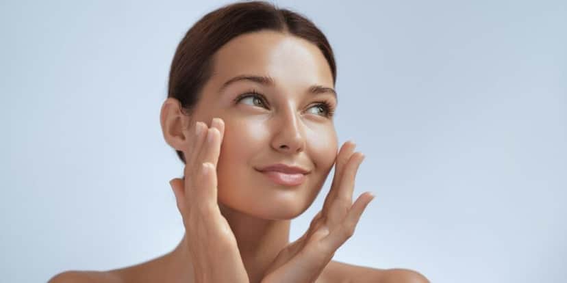 5 dicas para manter a pele longe das rugas e olheiras (Reprodução: Canva) 5 dicas para manter a pele longe das rugas e olheiras (Reprodução: Canva)